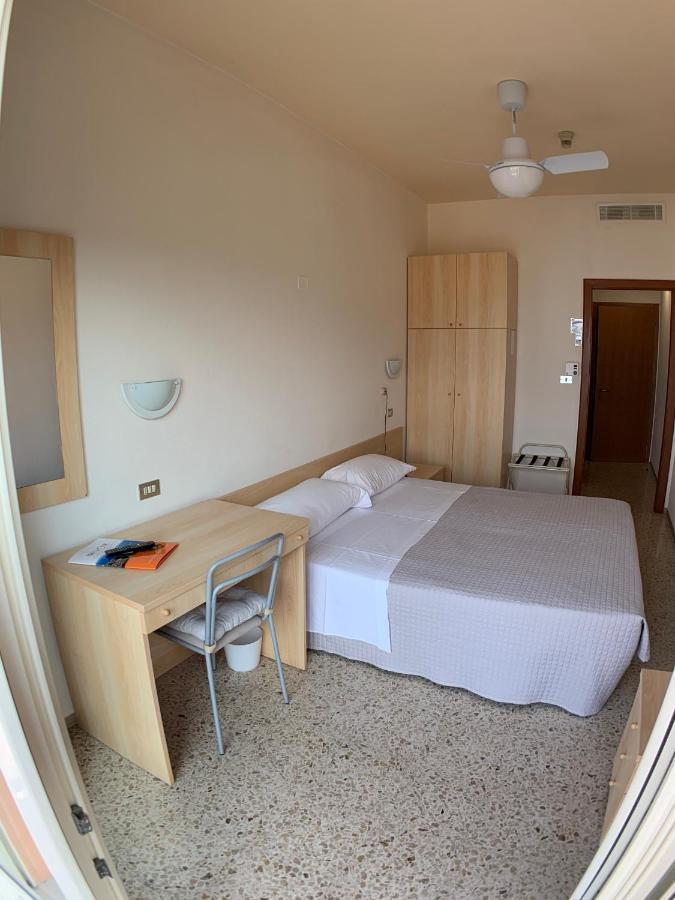 Hotel Sorriso Brenzone sul Garda Luaran gambar