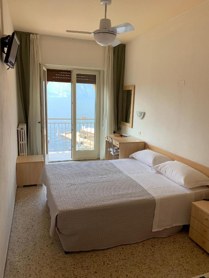 Hotel Sorriso Brenzone sul Garda Luaran gambar