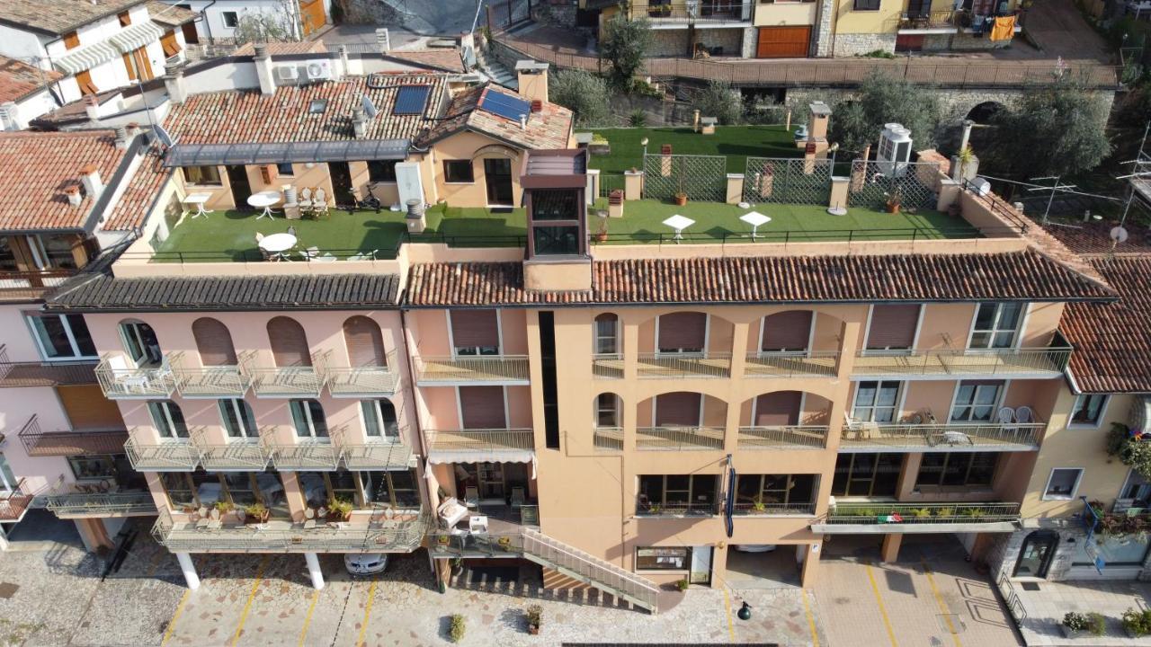 Hotel Sorriso Brenzone sul Garda Luaran gambar