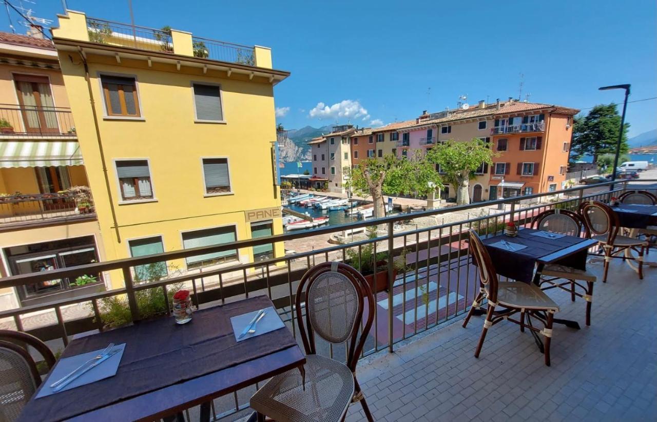 Hotel Sorriso Brenzone sul Garda Luaran gambar