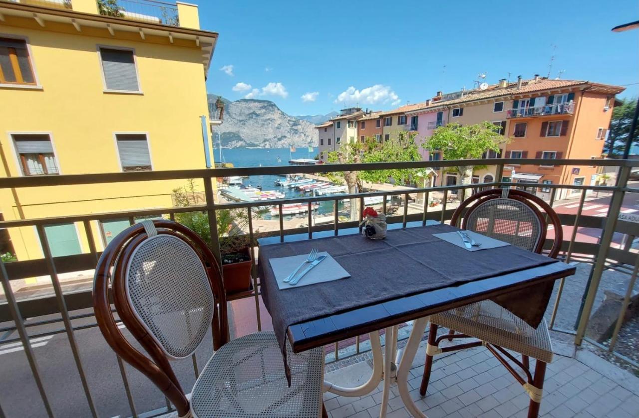 Hotel Sorriso Brenzone sul Garda Luaran gambar