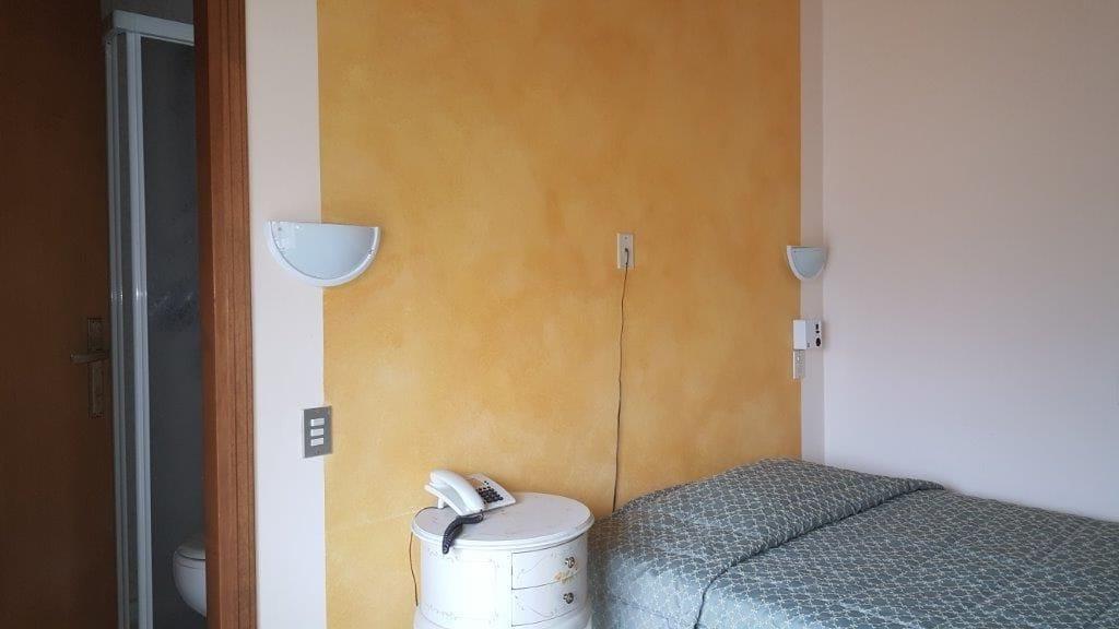 Hotel Sorriso Brenzone sul Garda Luaran gambar