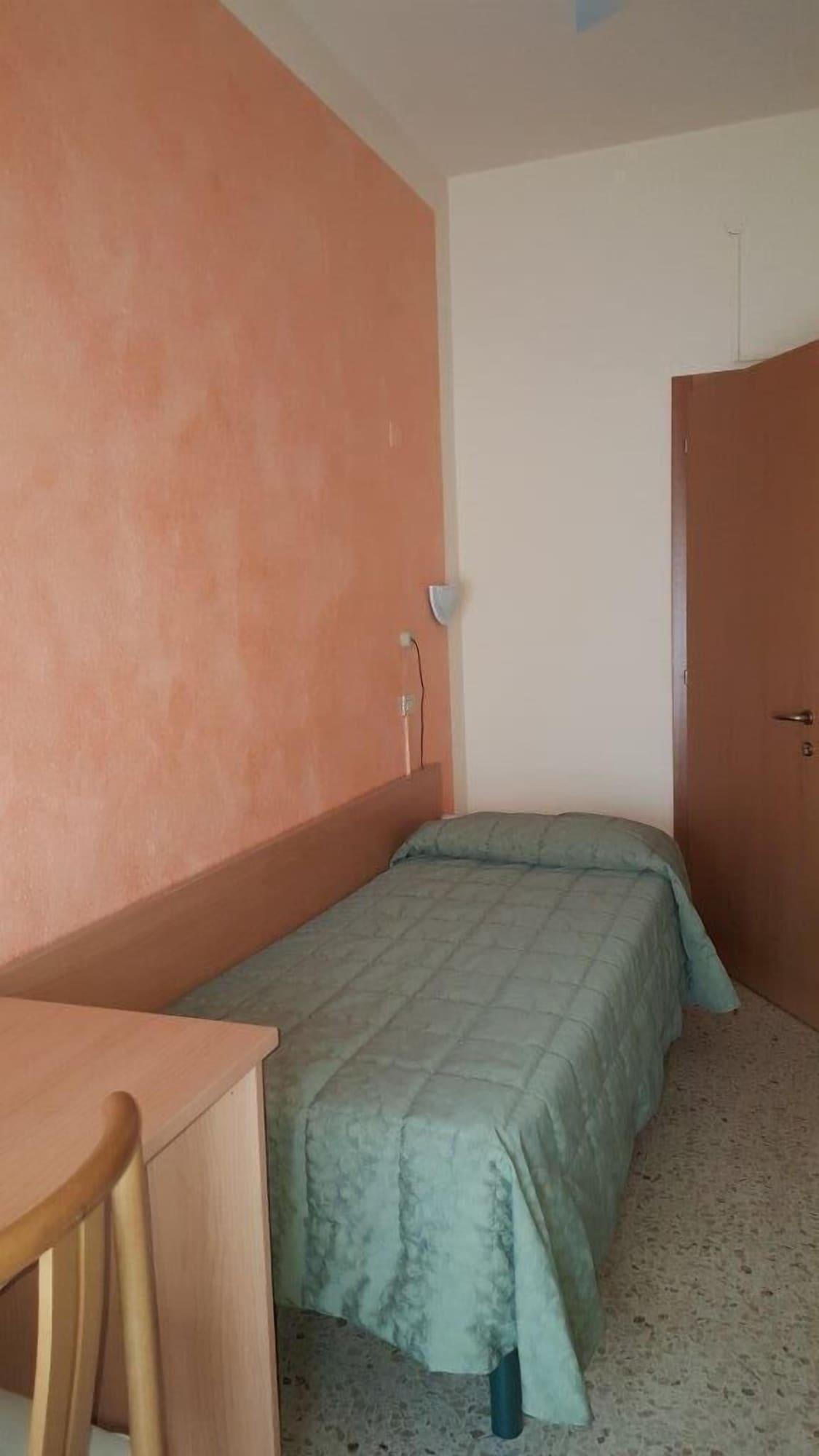 Hotel Sorriso Brenzone sul Garda Luaran gambar