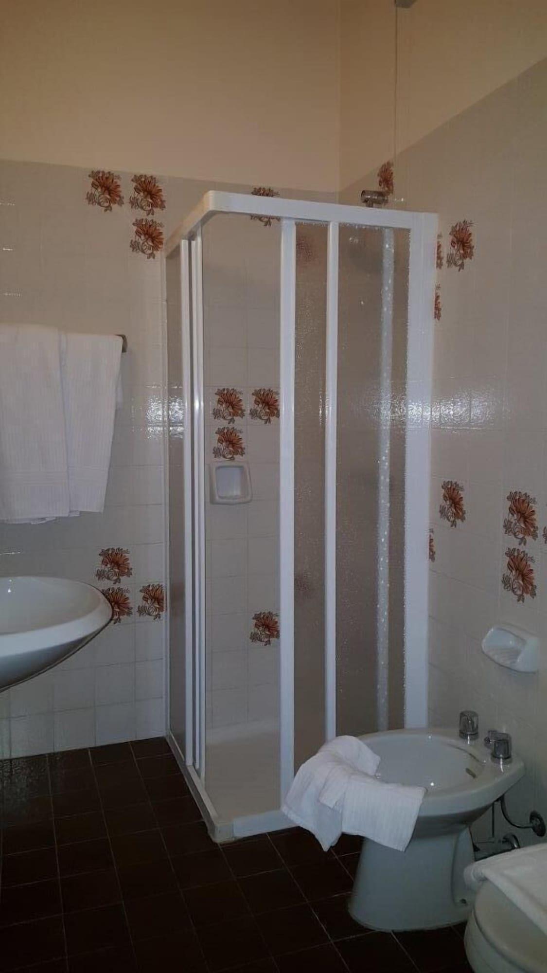 Hotel Sorriso Brenzone sul Garda Luaran gambar