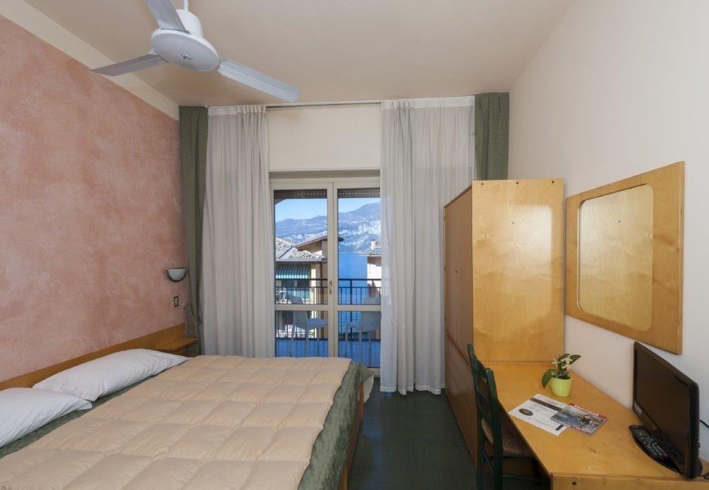 Hotel Sorriso Brenzone sul Garda Luaran gambar
