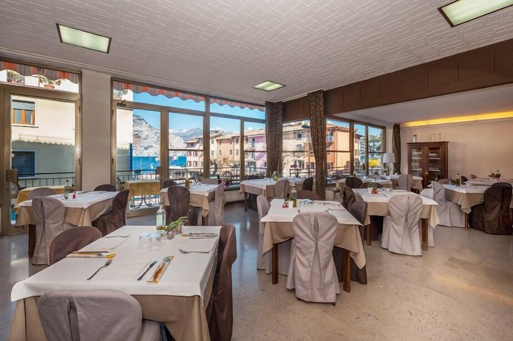 Hotel Sorriso Brenzone sul Garda Luaran gambar