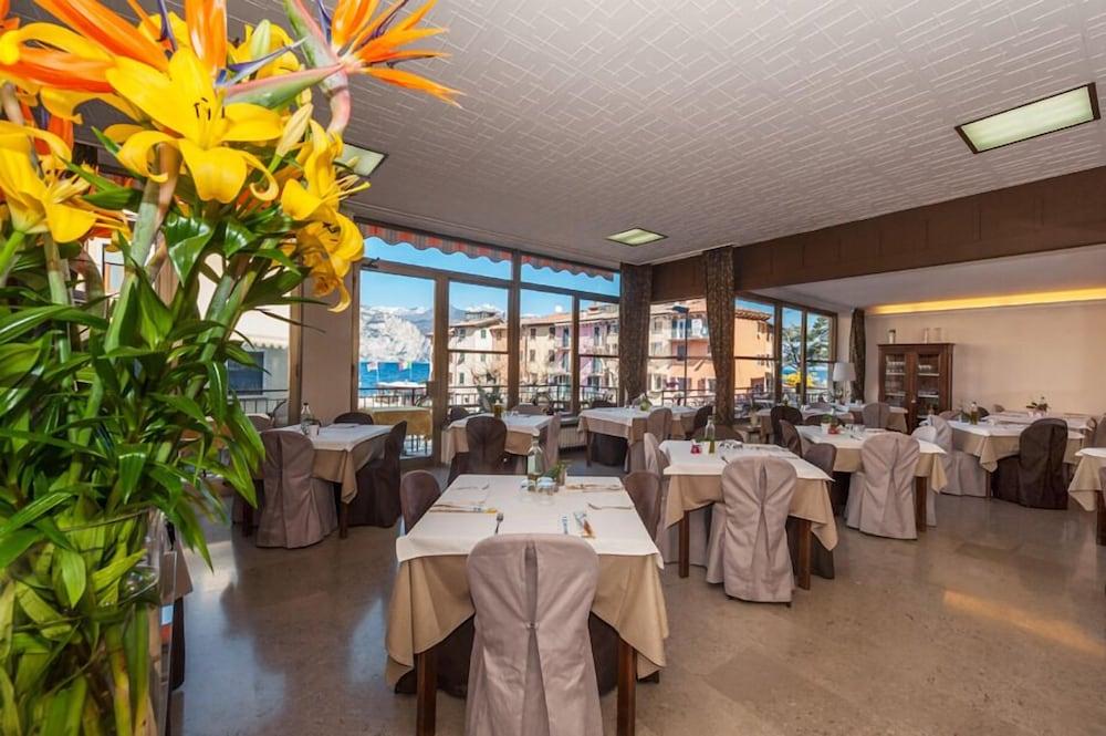 Hotel Sorriso Brenzone sul Garda Luaran gambar