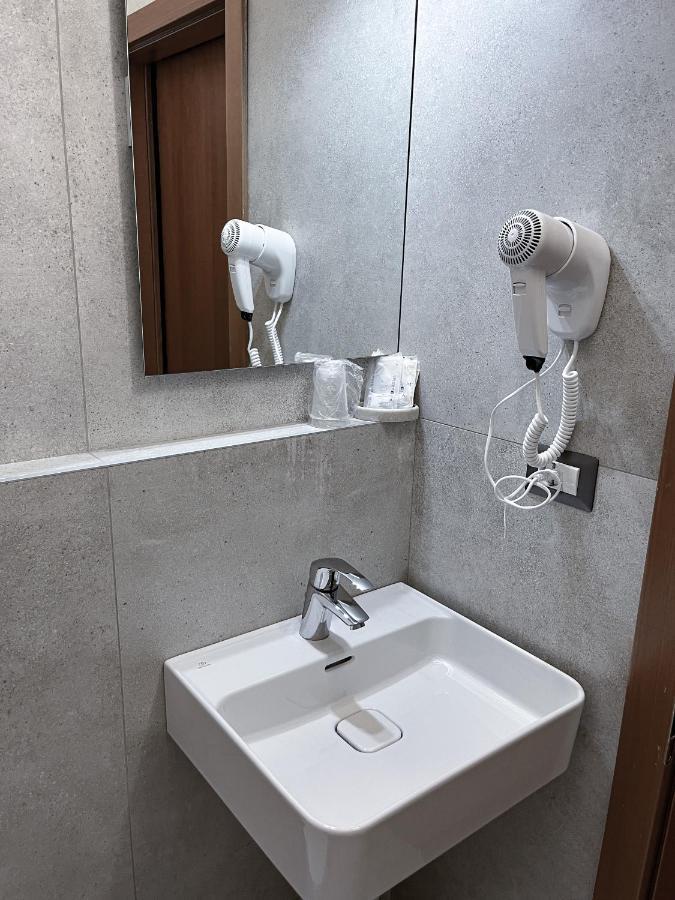 Hotel Sorriso Brenzone sul Garda Luaran gambar