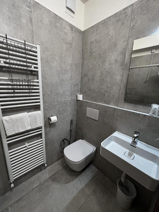 Hotel Sorriso Brenzone sul Garda Luaran gambar