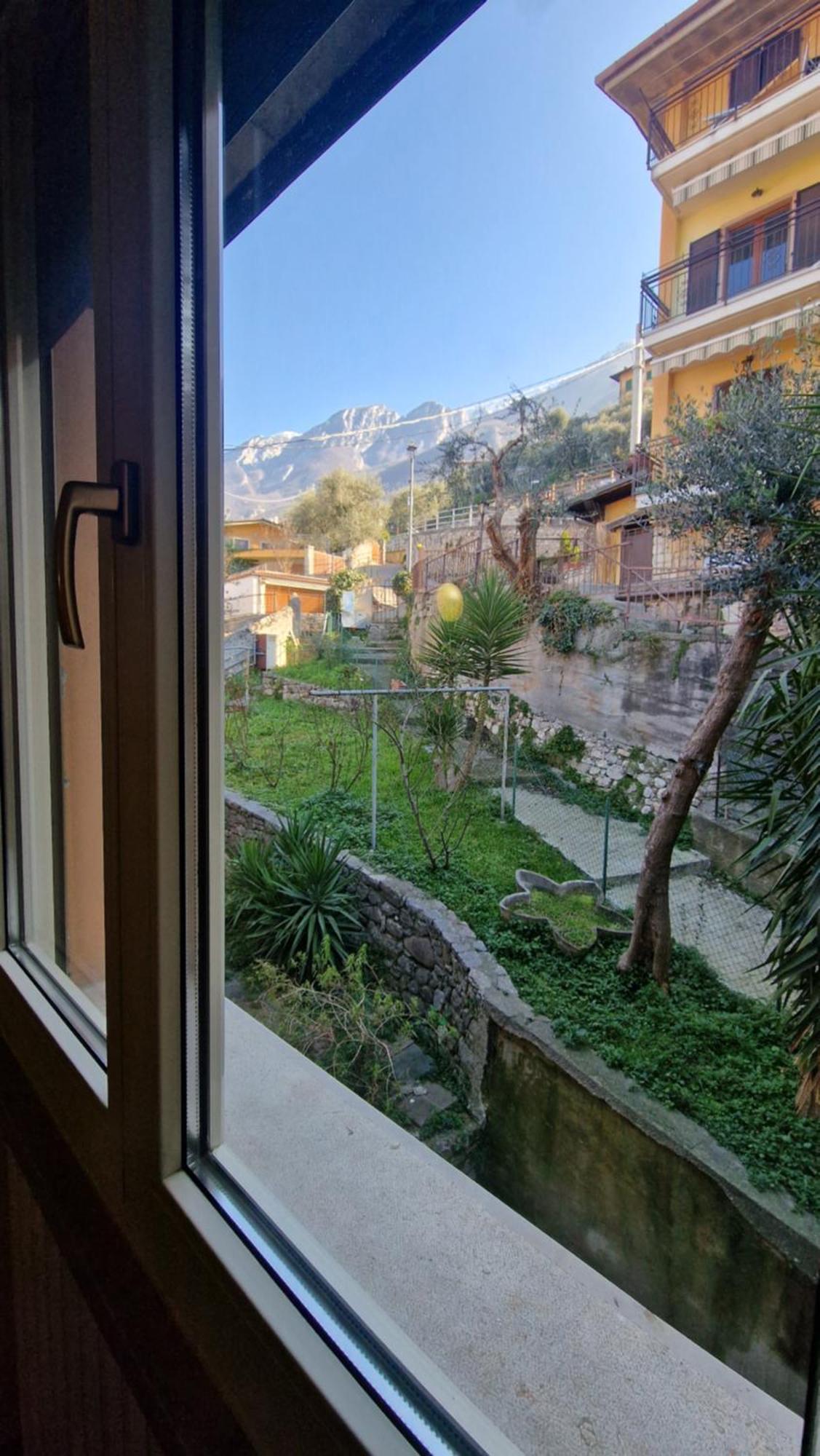 Hotel Sorriso Brenzone sul Garda Luaran gambar