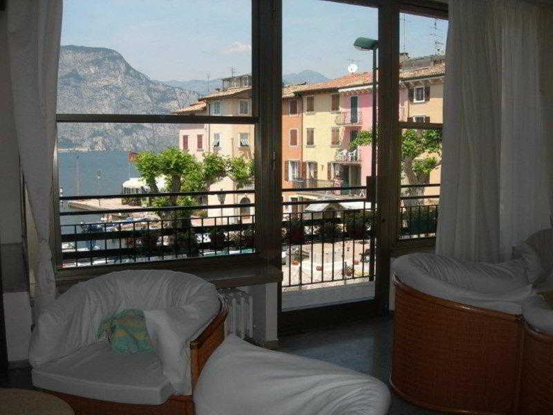 Hotel Sorriso Brenzone sul Garda Luaran gambar
