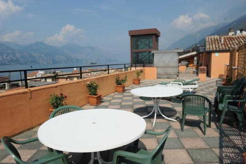 Hotel Sorriso Brenzone sul Garda Luaran gambar