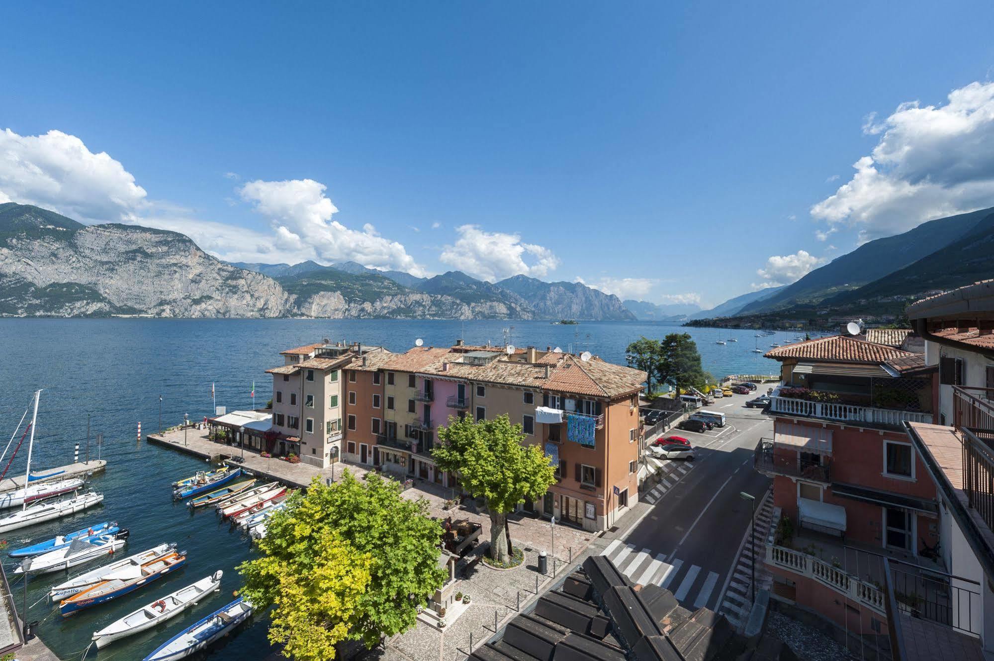 Hotel Sorriso Brenzone sul Garda Luaran gambar