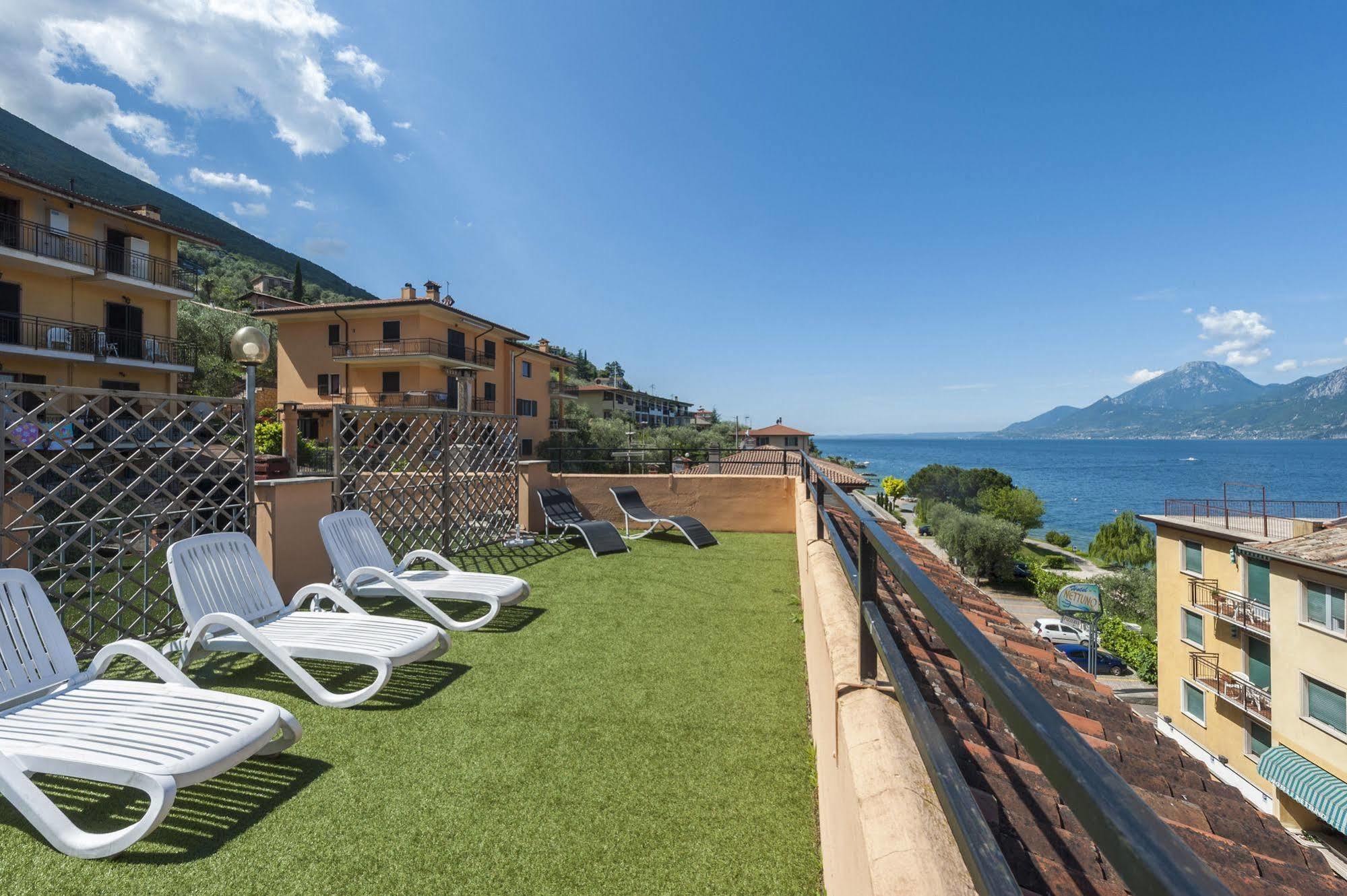 Hotel Sorriso Brenzone sul Garda Luaran gambar