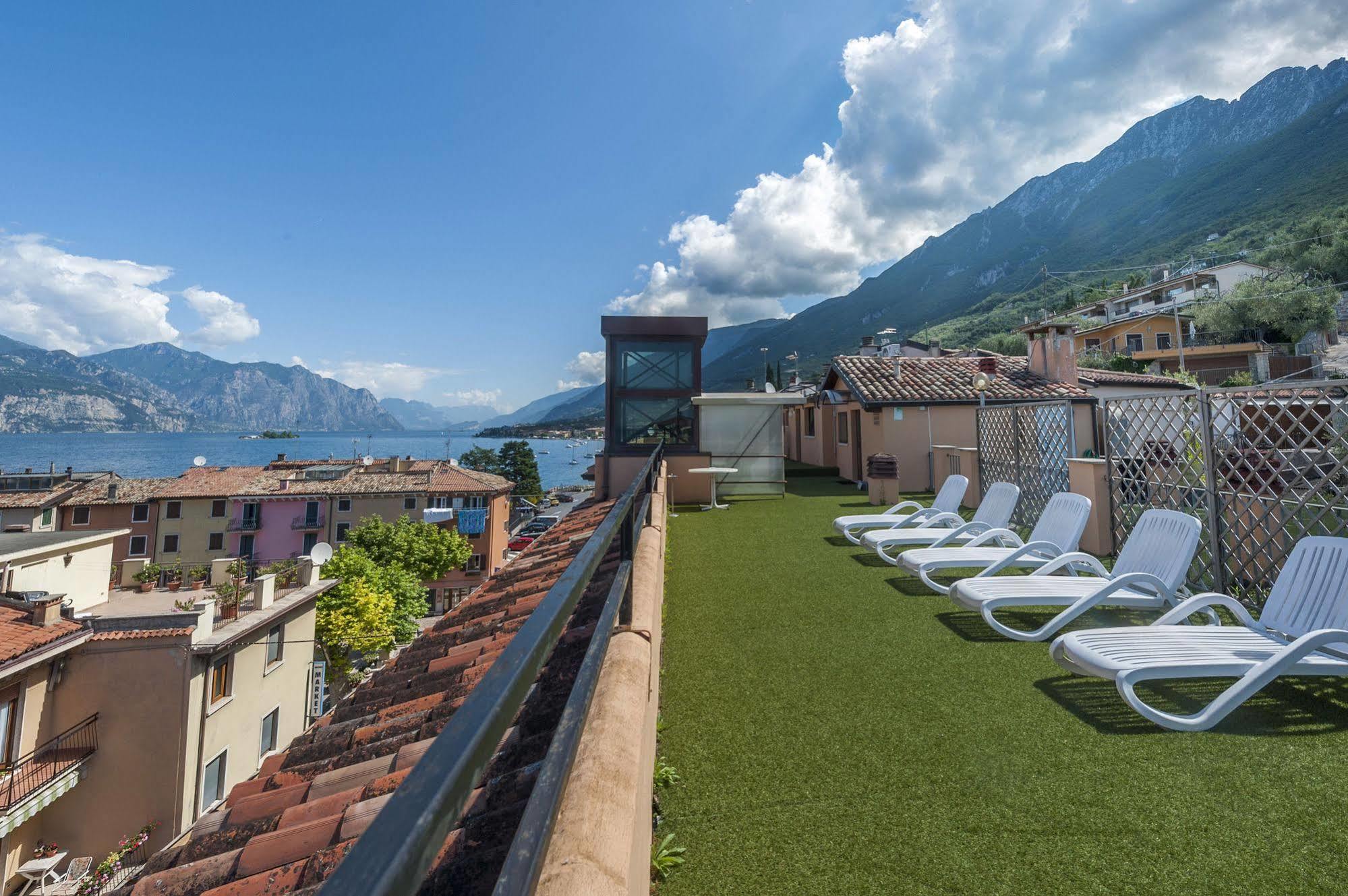Hotel Sorriso Brenzone sul Garda Luaran gambar