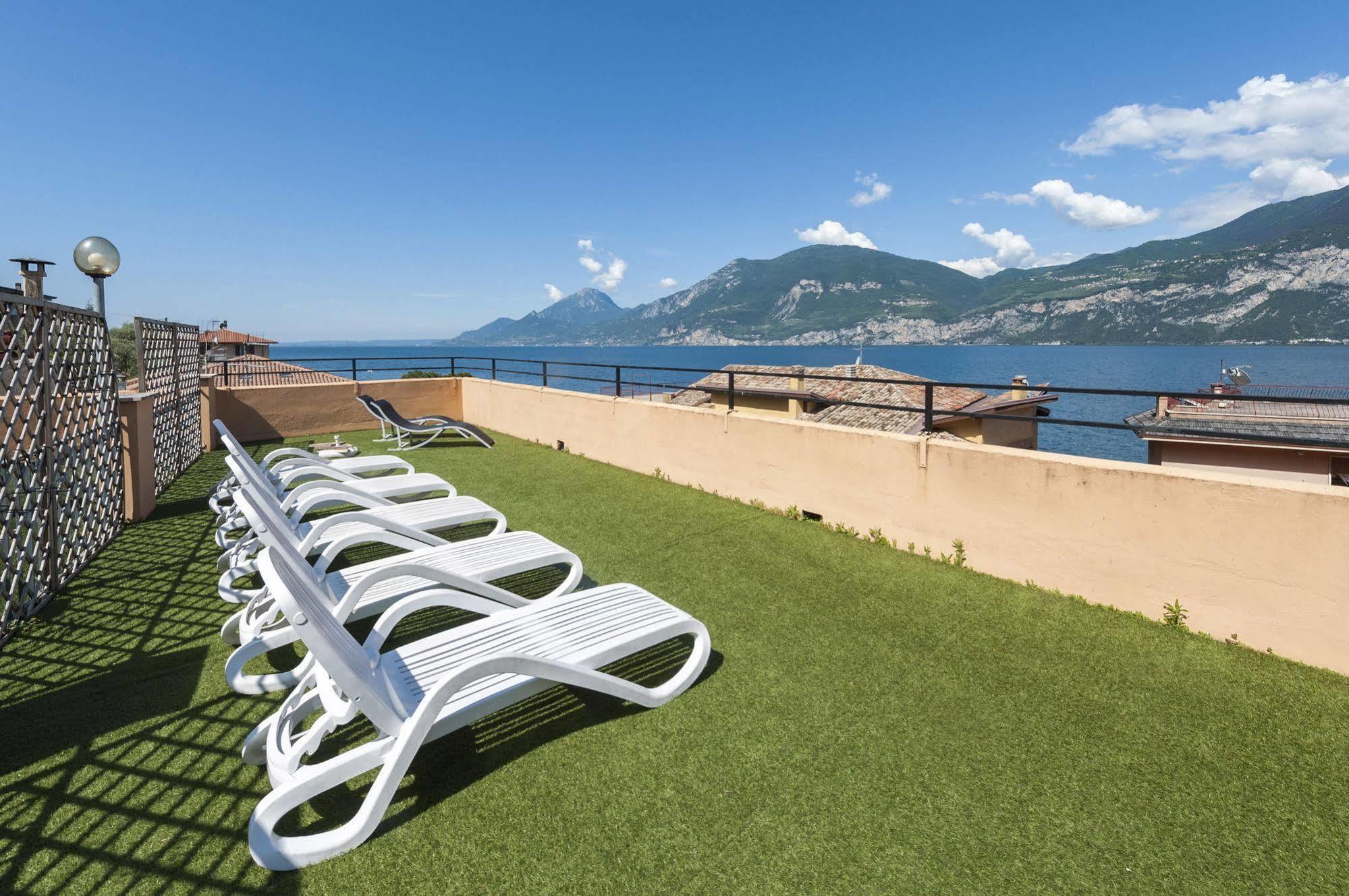 Hotel Sorriso Brenzone sul Garda Luaran gambar